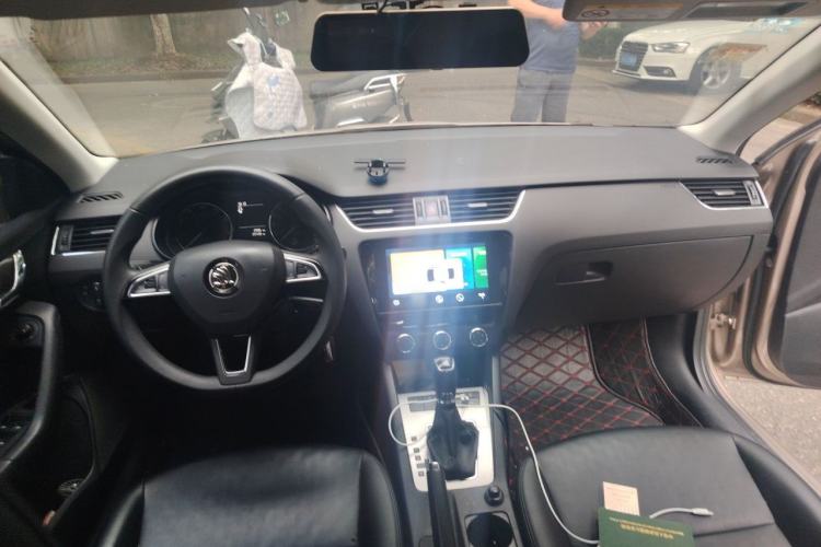 Used Skoda Octavia 2019 1.5L Automatic SmartDrive Comfort Edition China V Standard Center Console
