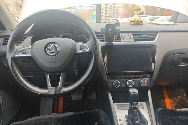 Used Skoda Octavia 2019 TSI230 DSG SmartDrive Comfort Edition China V Standard Center Console