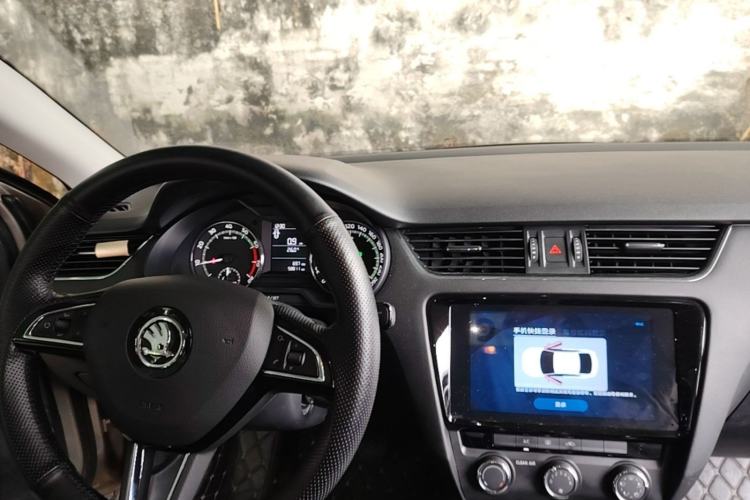 Used Skoda Octavia 2019 TSI230 DSG Smart & Comfort Edition China VI Standard Center Console