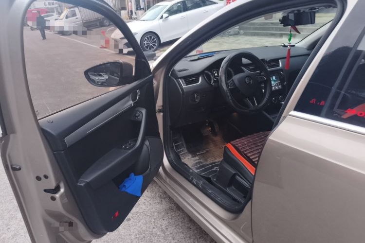 Used Skoda Octavia 2019 1.5L Automatic Luxury Edition Driver Seat