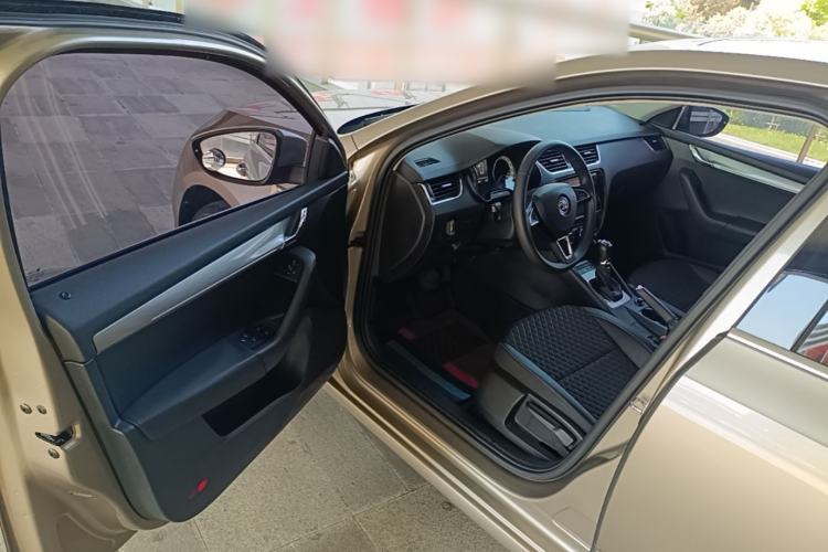 Used Skoda Octavia 2019 1.5L Automatic Smart Drive Luxury Edition China VI Standard Driver Seat