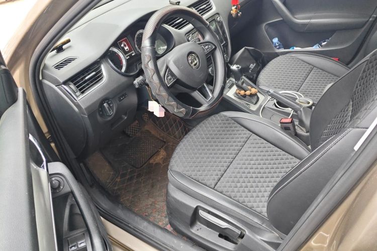 Used Skoda Octavia 2019 1.5L Automatic Luxury Edition Driver Seat