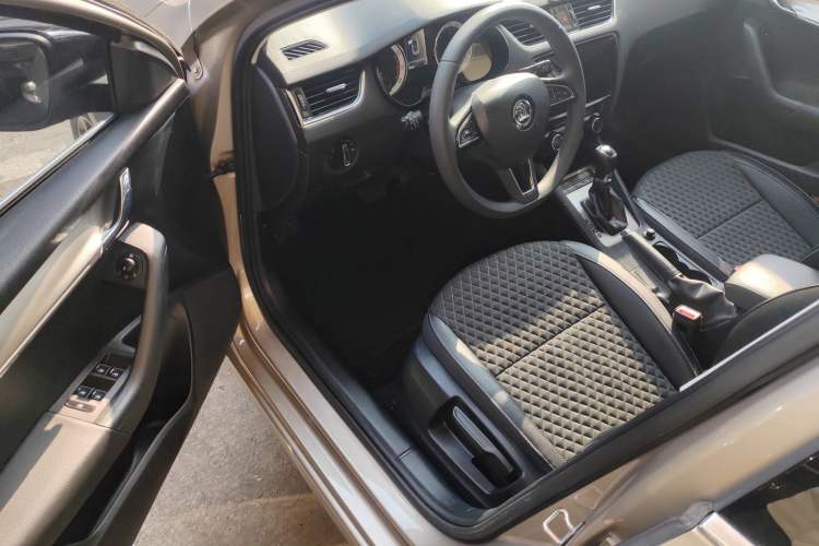 Used Skoda Octavia 2019 TSI280 DSG SmartDrive Luxury Edition China VI Driver Seat