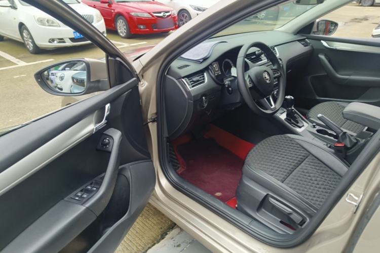 Used Skoda Octavia 2019 TSI230 DSG Luxury Edition Driver Seat
