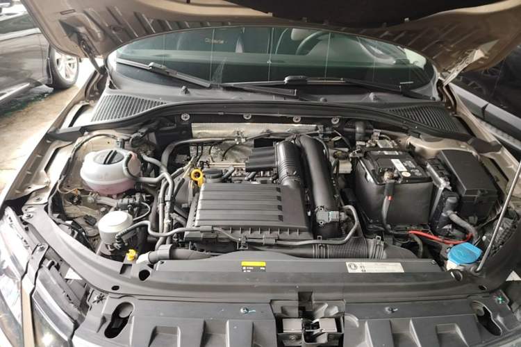 Used Skoda Octavia 2019 TSI230 DSG Smart & Comfort Edition China VI Standard Engine Bay