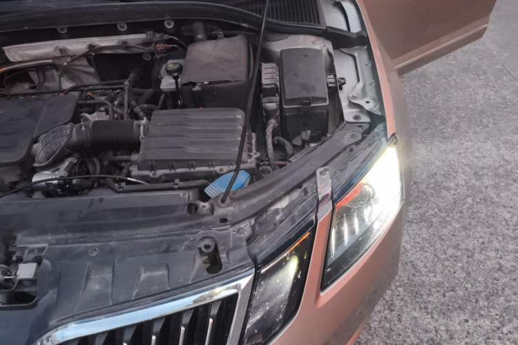 Used Skoda Octavia 2019 1.5L Automatic Luxury Edition Engine Bay Left