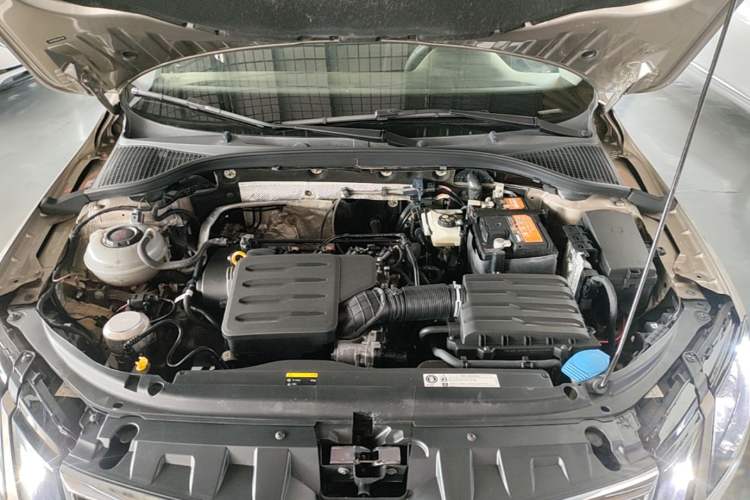 Used Skoda Octavia 2019 1.5L Automatic Smart Drive Luxury Edition China VI Standard Engine Bay
