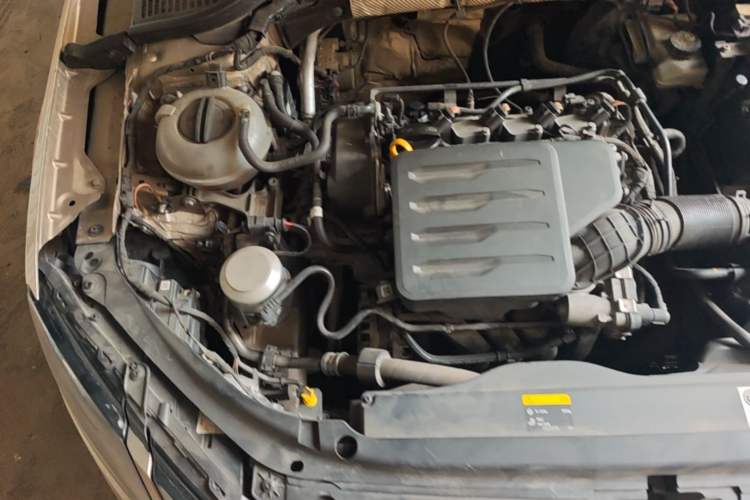 Used Skoda Octavia 2019 1.5L Automatic Smart Drive Luxury Edition China VI Standard Engine Bay Right