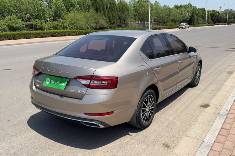 Used Skoda Octavia 2019 1.5L Automatic Smart Drive Luxury Edition China VI Standard Exterior 1