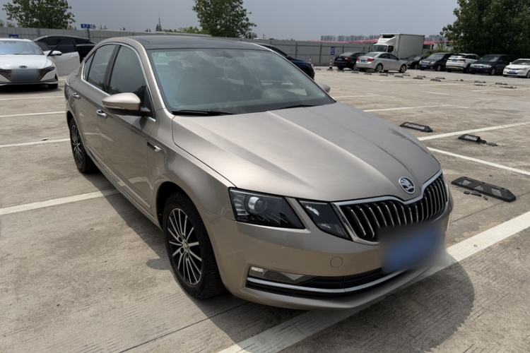 Used Skoda Octavia 2019 1.5L Automatic Luxury Edition Exterior 2
