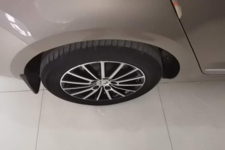Used Skoda Octavia 2019 1.5L Automatic Smart Drive Luxury Edition China VI Standard Exterior 5