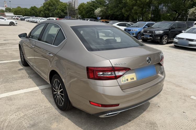 Used Skoda Octavia 2019 1.5L Automatic Luxury Edition Exterior 6