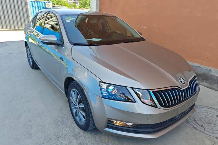 Used Skoda Octavia 2019 1.5L Automatic SmartDrive Comfort Edition China VI Standard Front Right 45 Deg