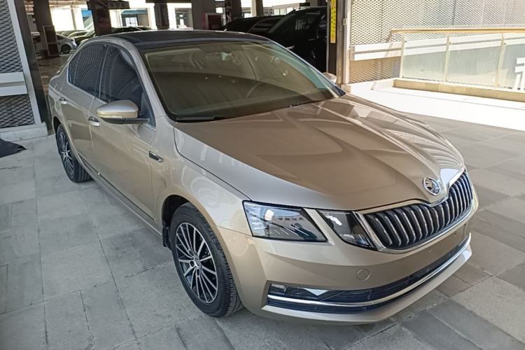 Used Skoda Octavia 2019 1.5L Automatic Smart Drive Luxury Edition China VI Standard Front Right 45 Deg