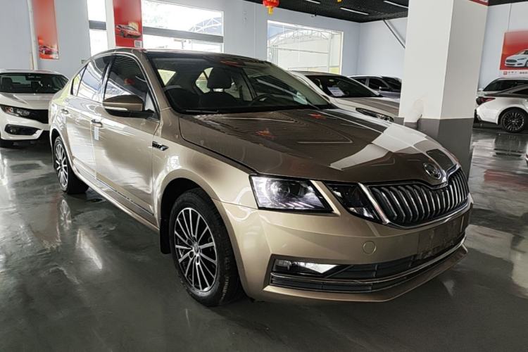 Used Skoda Octavia 2019 1.5L Automatic Smart Drive Luxury Edition China VI Standard Front Right 45 Deg