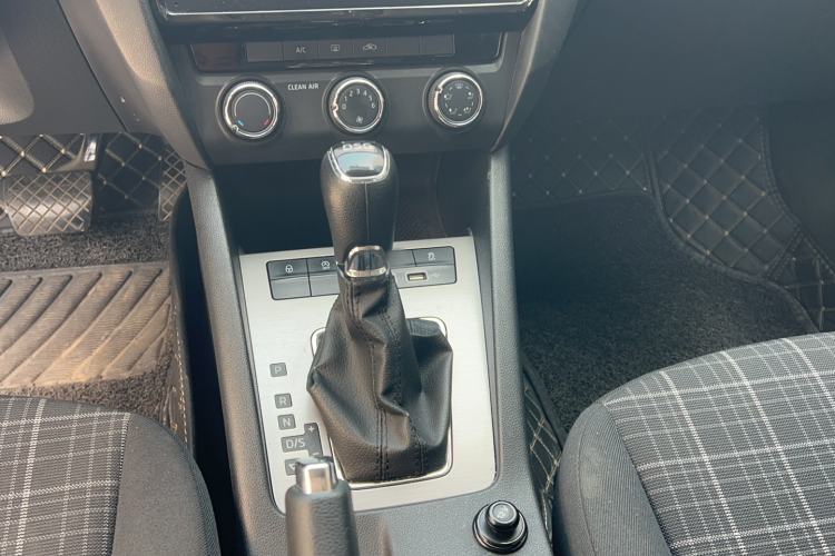Used Skoda Octavia 2019 TSI230 DSG SmartDrive Comfort Edition China V Standard Gear Lever