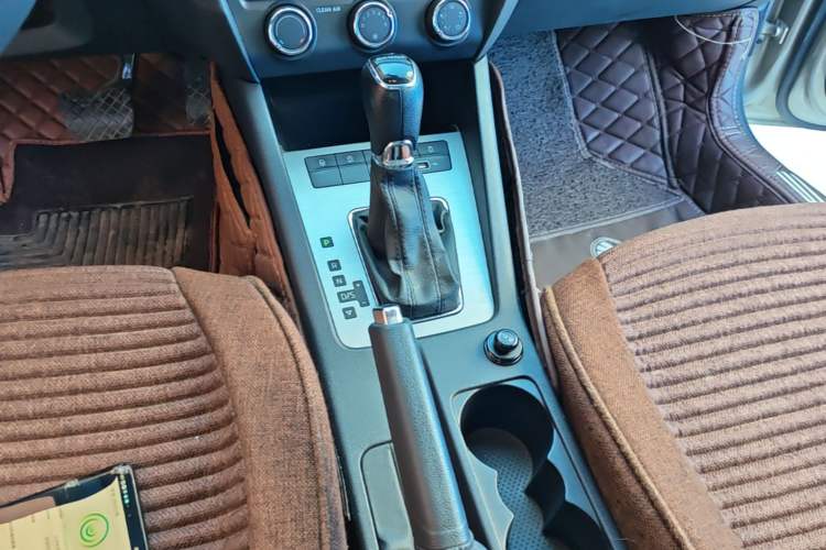 Used Skoda Octavia 2019 1.5L Automatic SmartDrive Comfort Edition China VI Standard Gear Lever