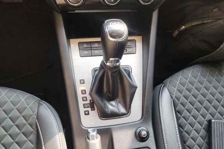 Used Skoda Octavia 2019 TSI280 DSG SmartDrive Luxury Edition China VI Gear Lever