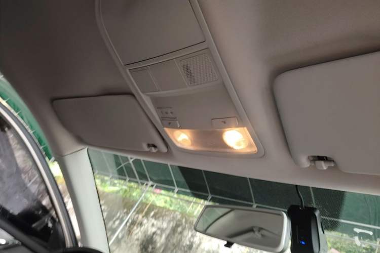 Used Skoda Octavia 2019 TSI230 DSG Smart & Comfort Edition China VI Standard Headliner