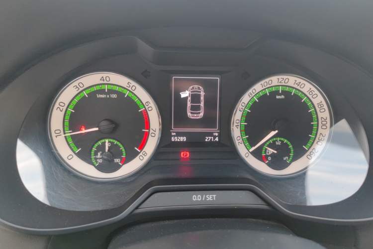 Used Skoda Octavia 2019 1.5L Automatic Smart Drive Luxury Edition China VI Standard Instrument Cluster