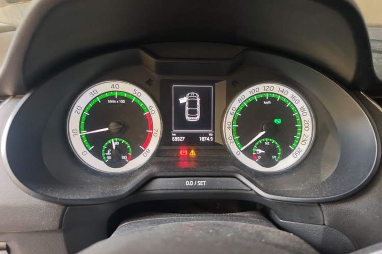 Used Skoda Octavia 2019 1.5L Automatic Smart Drive Luxury Edition China VI Standard Instrument Cluster