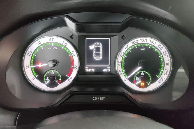 Used Skoda Octavia 2019 1.5L Automatic Smart Drive Luxury Edition China VI Standard Instrument Cluster