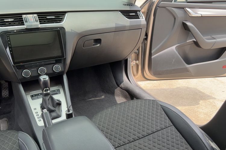 Used Skoda Octavia 2019 1.5L Automatic Luxury Edition Interior 3
