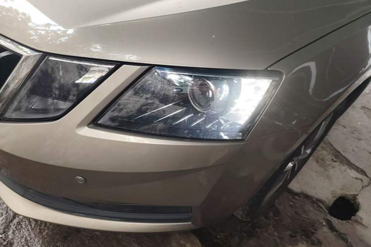 Used Skoda Octavia 2019 TSI230 DSG Smart & Comfort Edition China VI Standard Left Front Headlight