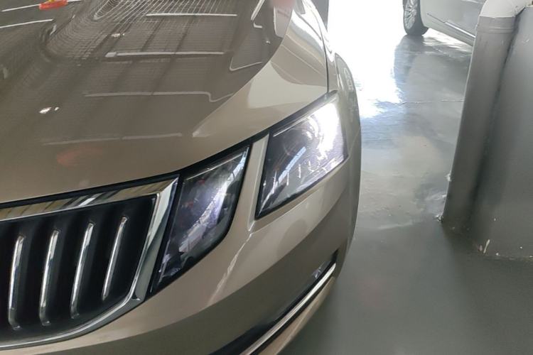 Used Skoda Octavia 2019 1.5L Automatic Smart Drive Luxury Edition China VI Standard Left Front Headlight