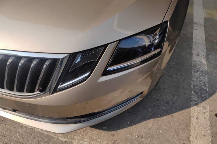 Used Skoda Octavia 2019 TSI280 DSG SmartDrive Luxury Edition China VI Left Front Headlight