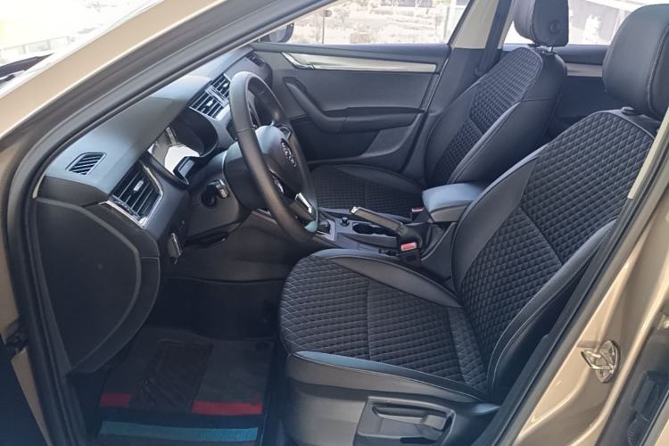 Used Skoda Octavia 2019 1.5L Automatic Smart Drive Luxury Edition China VI Standard Left Front Seat