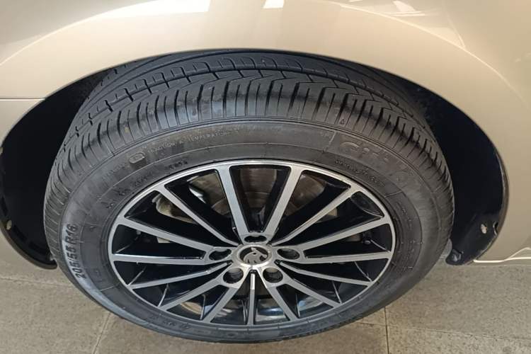 Used Skoda Octavia 2019 1.5L Automatic Smart Drive Luxury Edition China VI Standard Left Front Wheel Hub