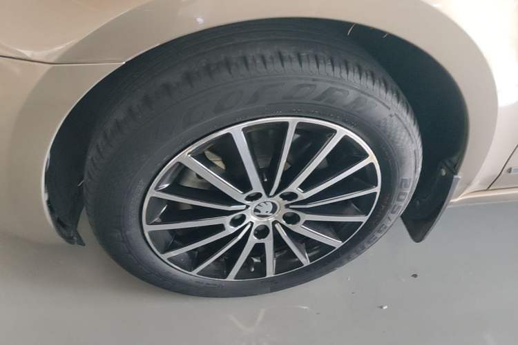 Used Skoda Octavia 2019 1.5L Automatic Smart Drive Luxury Edition China VI Standard Left Front Wheel Hub