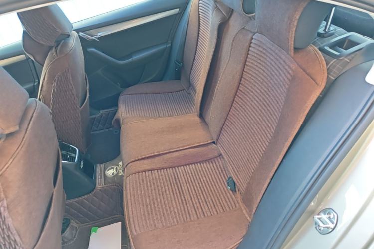 Used Skoda Octavia 2019 1.5L Automatic SmartDrive Comfort Edition China VI Standard Left Rear Seat