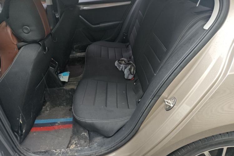 Used Skoda Octavia 2019 1.5L Automatic Smart Drive Luxury Edition China VI Standard Left Rear Seat