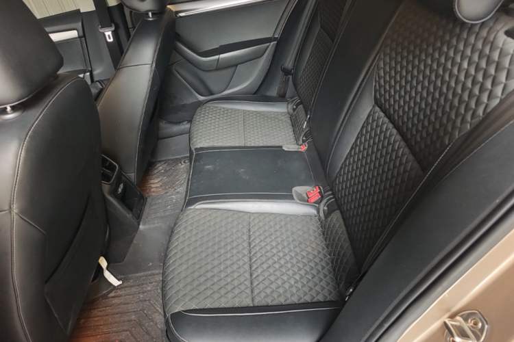 Used Skoda Octavia 2019 1.5L Automatic Smart Drive Luxury Edition China VI Standard Left Rear Seat