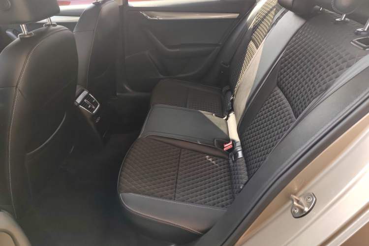 Used Skoda Octavia 2019 TSI280 DSG SmartDrive Luxury Edition China VI Left Rear Seat