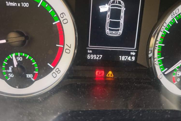 Used Skoda Octavia 2019 1.5L Automatic Smart Drive Luxury Edition China VI Standard Odometer Close Up