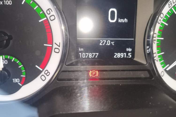 Used Skoda Octavia 2019 1.5L Automatic Luxury Edition Odometer Close Up