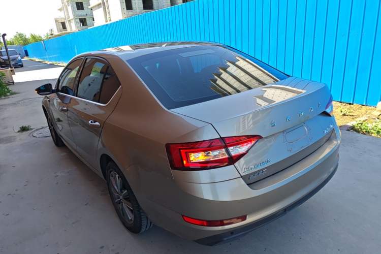 Used Skoda Octavia 2019 1.5L Automatic SmartDrive Comfort Edition China VI Standard Rear Left 45 Deg