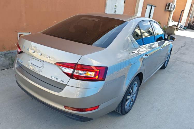 Used Skoda Octavia 2019 1.5L Automatic SmartDrive Comfort Edition China VI Standard Rear Right 45 Deg