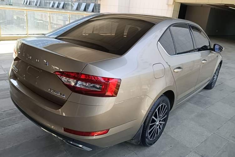Used Skoda Octavia 2019 1.5L Automatic Smart Drive Luxury Edition China VI Standard Rear Right 45 Deg