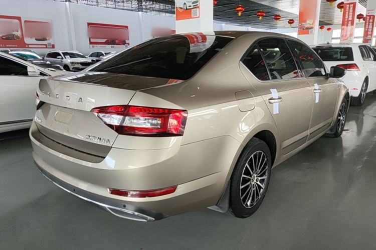 Used Skoda Octavia 2019 1.5L Automatic Smart Drive Luxury Edition China VI Standard Rear Right 45 Deg