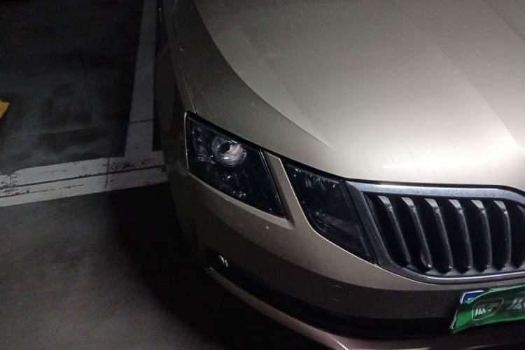 Used Skoda Octavia 2019 TSI230 DSG Comfort Edition Right Front Headlight