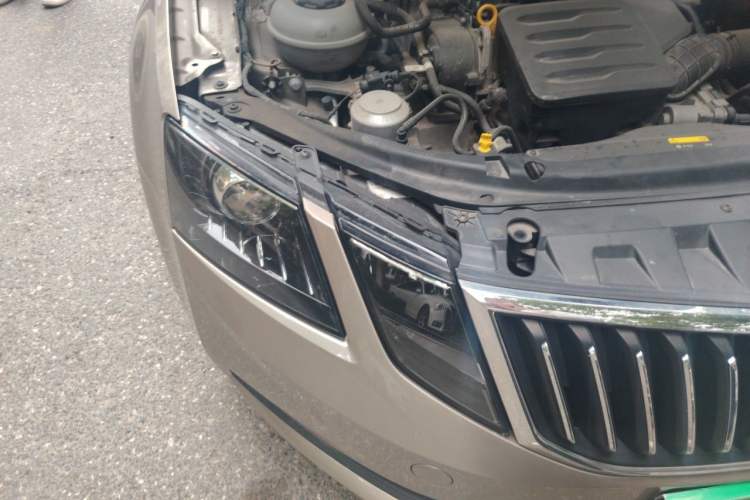 Used Skoda Octavia 2019 1.5L Automatic SmartDrive Comfort Edition China V Standard Right Front Headlight