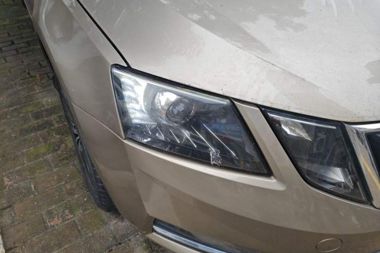 Used Skoda Octavia 2019 1.5L Automatic Luxury Edition Right Front Headlight