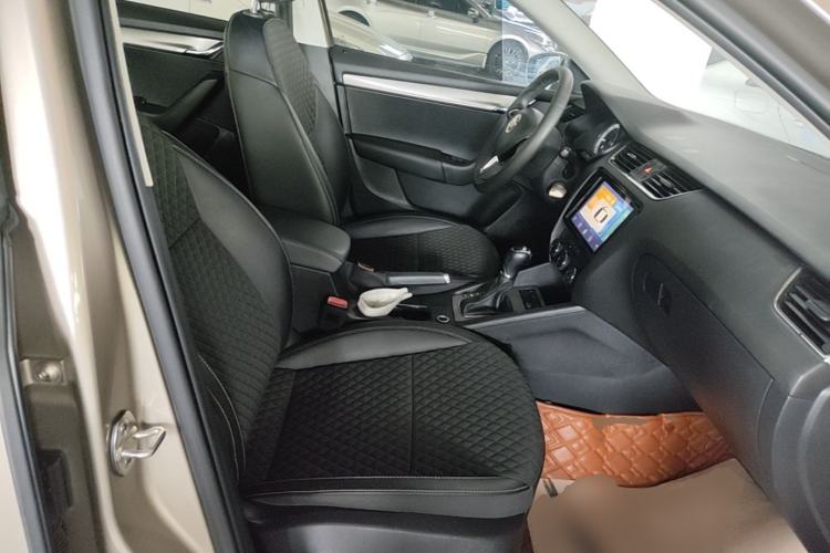 Used Skoda Octavia 2019 1.5L Automatic Smart Drive Luxury Edition China VI Standard Right Front Seat