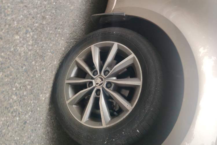 Used Skoda Octavia 2019 1.5L Automatic SmartDrive Comfort Edition China V Standard Right Front Wheel Hub