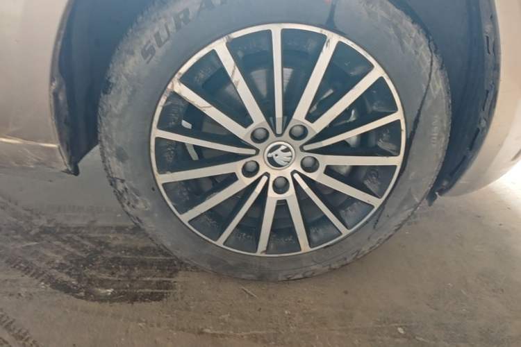 Used Skoda Octavia 2019 1.5L Automatic Smart Drive Luxury Edition China VI Standard Right Front Wheel Hub