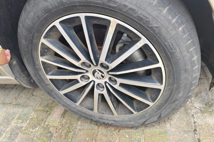 Used Skoda Octavia 2019 1.5L Automatic Luxury Edition Right Front Wheel Hub